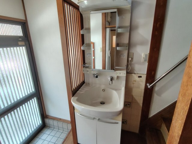 大東市北条５丁目の一戸建ての洗面所