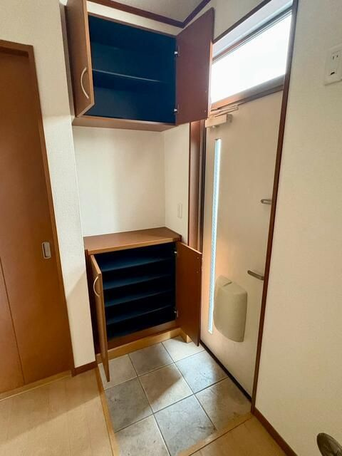 レジデンス鳩ヶ谷本町の玄関