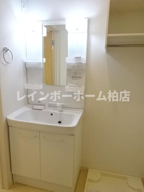 特典：仲介手数料が50％OFFです‼の洗面所|シャワー付き洗面台です