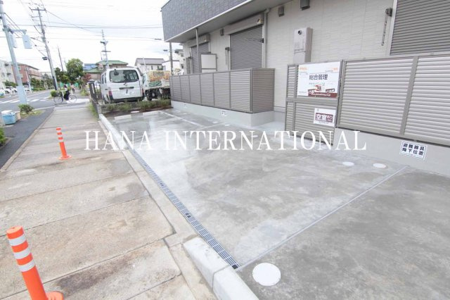メゾンセレーナの駐車場