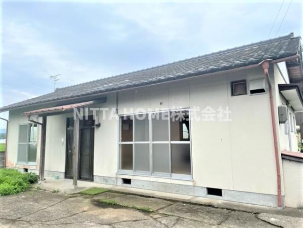 福知山市字新庄の一戸建ての外観|駐車場無料＊ペット飼養可◇ファミリーの方におススメの間取りです◎