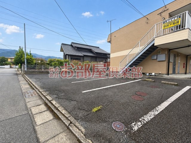 レピュート平田の駐車場|駐車場があるので、車を買う予定の方も安心です