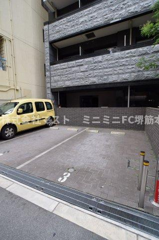 プレサンス天神橋スカイルの駐車場