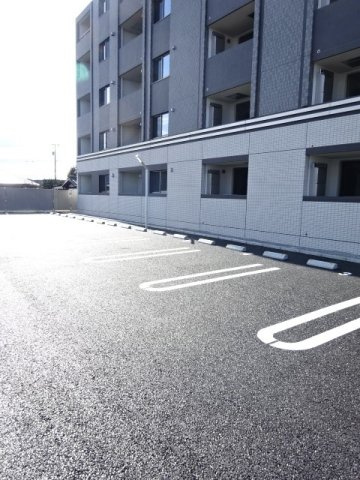 オリエンスの駐車場