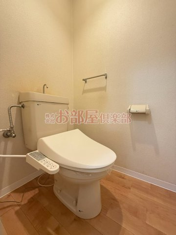 レピュート平田のトイレ|落ち着いた色調のトイレです