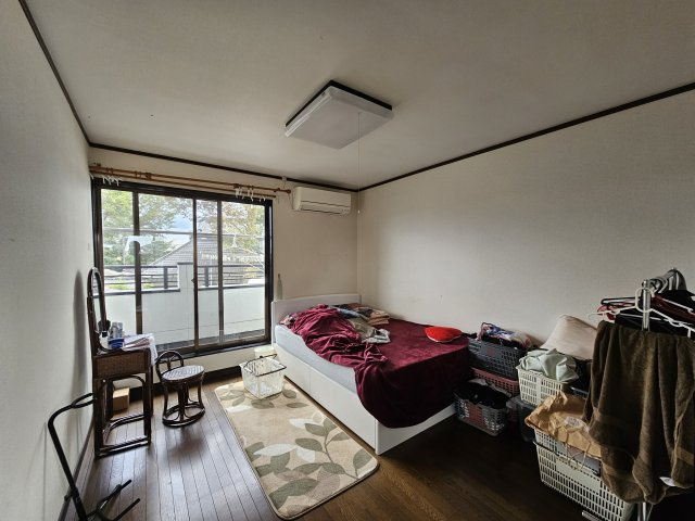 嘉家佐和戸建ての内装|明るい色調の室内です