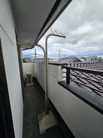 嘉家佐和戸建てのバルコニー|お洗濯にも便利なバルコニー付き