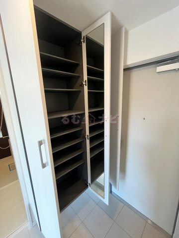 福岡市博多区三筑２丁目の賃貸マンションの玄関