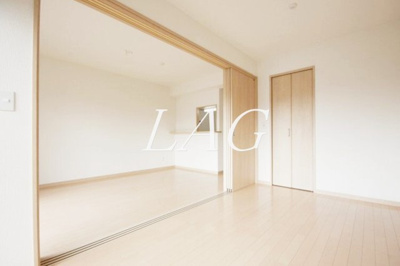 【居間・リビング】 | グラツィアつきみ野 | 洋室のお部屋です。