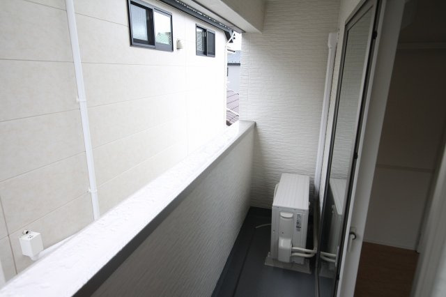 流山市駒木借家A棟のバルコニー|暖かな日差しのふりそそぐバルコニー