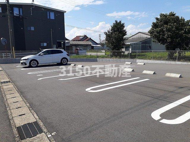 パーク　ビューの駐車場|車をお持ちの方に嬉しい駐車場付きの物件です