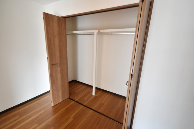 西宮市小松西町１丁目の賃貸マンションの収納