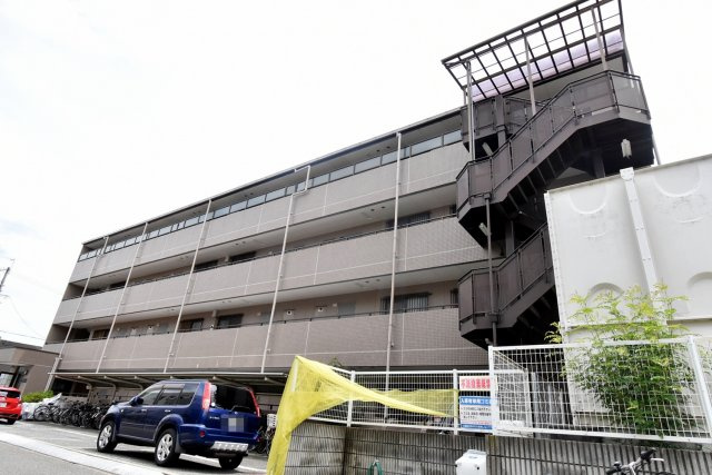 西宮市小松西町１丁目の賃貸マンションの外観