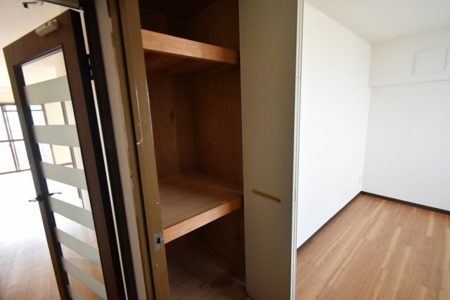 西宮市小松西町１丁目の賃貸マンションの収納