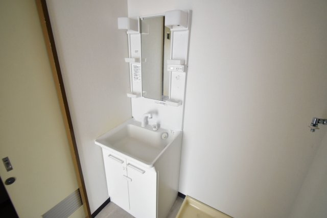 西宮市小松西町１丁目の賃貸マンションの独立洗面台