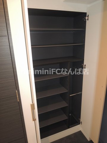 大阪市西区西本町１丁目の賃貸マンションの玄関|参考写真