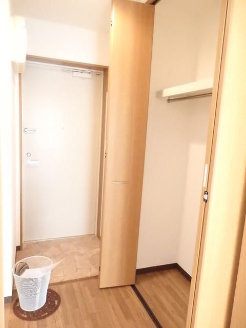 プティメゾンクールの玄関