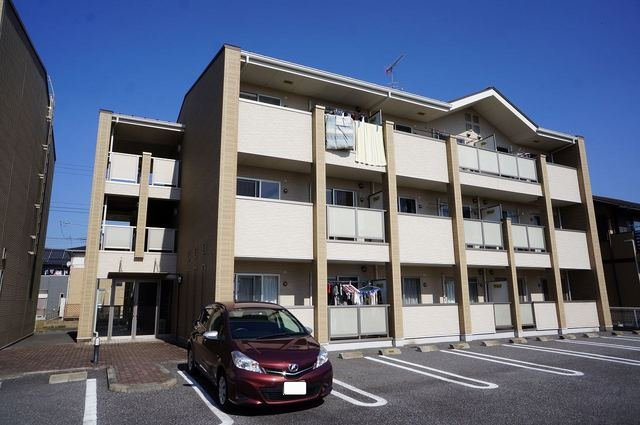 プルミエール・クラスⅢＢの外観|3階建てマンションです