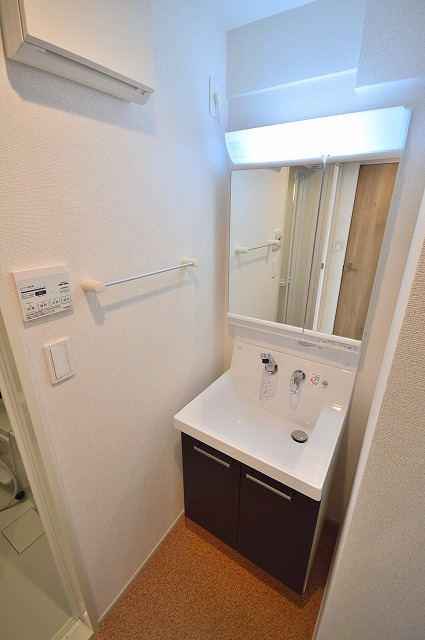 スカイパレス空港東の洗面所|シンプルで使いやすい洗面台です！