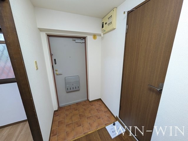 フリーダムコート 弐番館の玄関