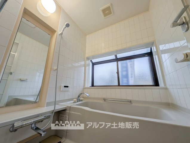 あきる野市伊奈1156-8 中古のキッチン|【Kitchen Window】◆窓のあるキッチン◆
キッチンに窓を設け、自然光を取り込みやすい設計。調理中の換気にも活用できるうれしいポイントです。