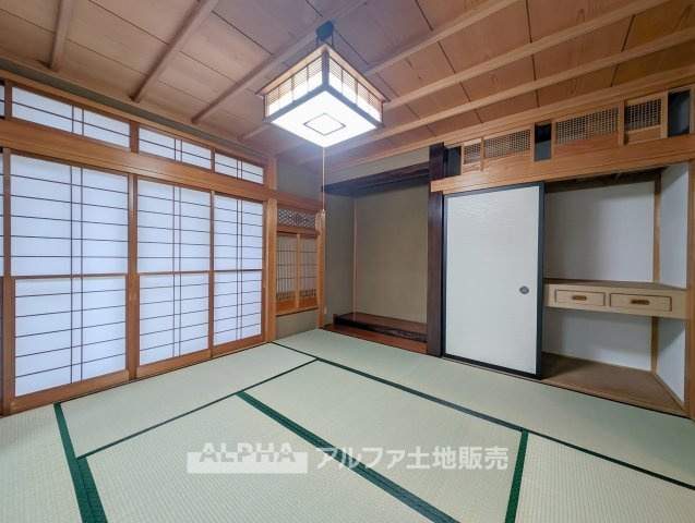 あきる野市伊奈1156-8 中古の独立洗面台|【Washroom】◆洗面化粧台交換済み◆
2026年9月のリフォームで洗面化粧台を交換。毎日の洗顔や身支度に使いやすい洗面スペースです。