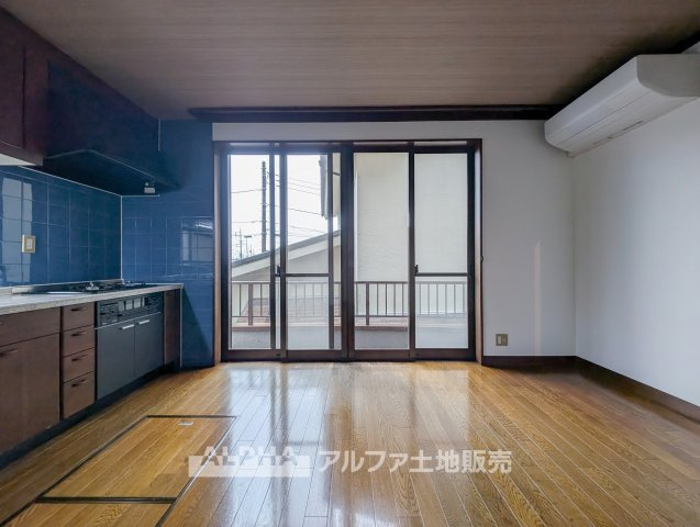 あきる野市伊奈1156-8 中古の外観|【Spacious Home】◆土地136.90平米◆
土地面積136.90平米、建物面積127.93平米。部屋数豊富な5SDKで、家族で暮らしやすい住まいです。