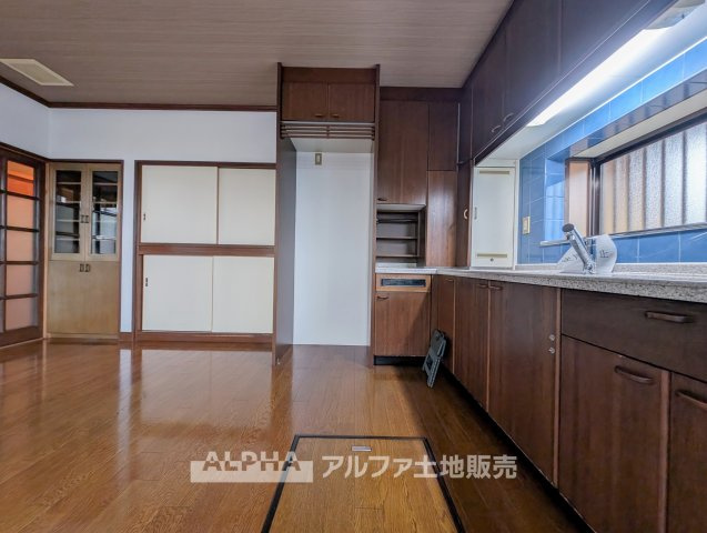 あきる野市伊奈1156-8 中古の前面道路含む現地写真|【Spacious Home】◆土地136.90平米◆
土地面積136.90平米、建物面積127.93平米。部屋数豊富な5SDKで、家族で暮らしやすい住まいです。