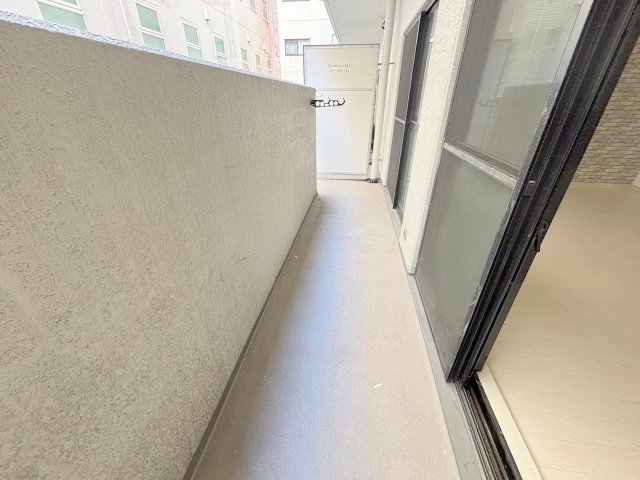 新大阪南愛ビルのバルコニー
