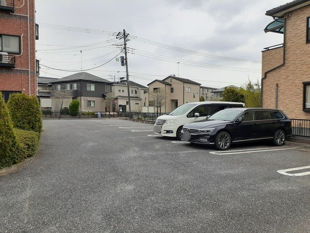 グランメゾンキャトリアの駐車場|車をお持ちの方に嬉しい駐車場付きの物件です