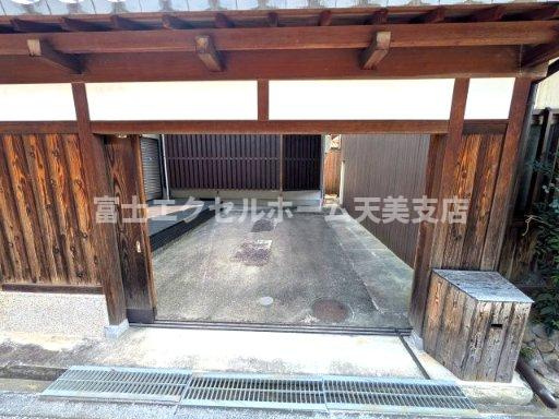 寺内町貸店舗事務所の駐車場
