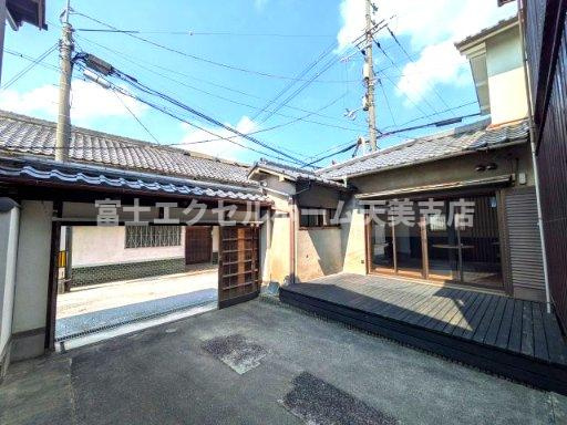 寺内町貸店舗事務所の駐車場