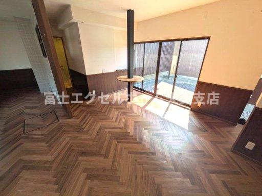 寺内町貸店舗事務所の内装