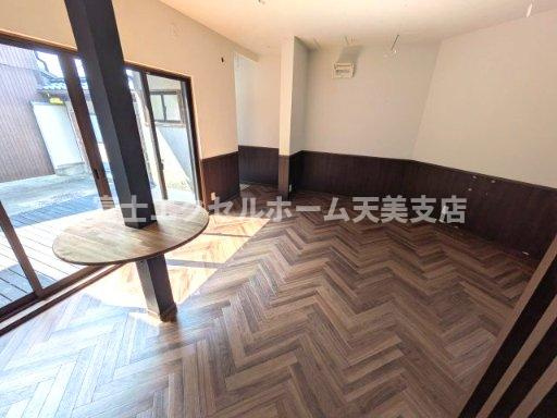 寺内町貸店舗事務所の内装
