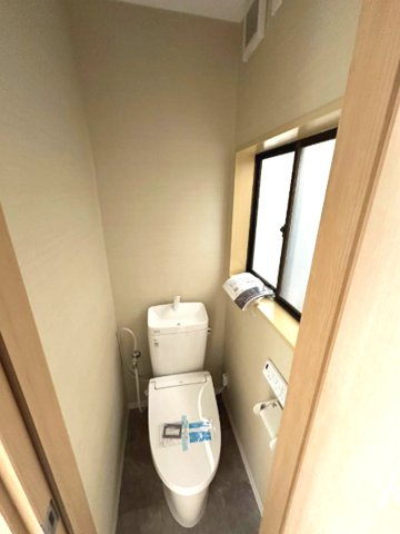 翠ヶ丘町のトイレ|窓があるトイレは、明るく換気も安心
2カ所あり