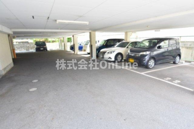 東大阪市西石切町１丁目の賃貸マンションの駐車場
