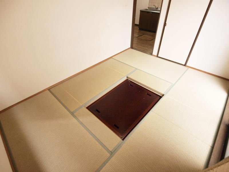 プチメゾンＫの寝室|広くて明るい寝室