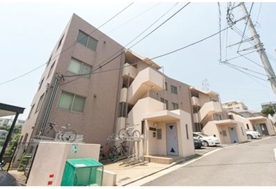 ルミエール妙蓮寺Ⅱのエントランス