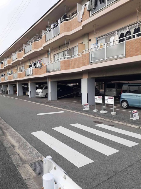 第二コーポ学苑の駐車場