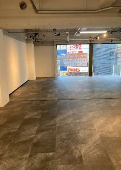 大阪市中央区西心斎橋２丁目の店舗一部の内装|明るい室内です