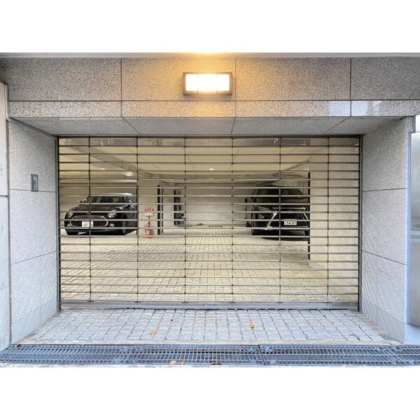 LUXE豊中の駐車場|カースペースがあります