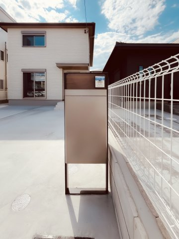 氷室町２　貸家の設備|モニター付きインターフォン（屋外）・宅配ボックス付きポスト