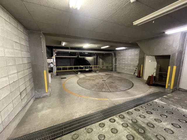 ピアグランデ順慶町の駐車場|車をお持ちの方に嬉しい駐車場付きの物件です