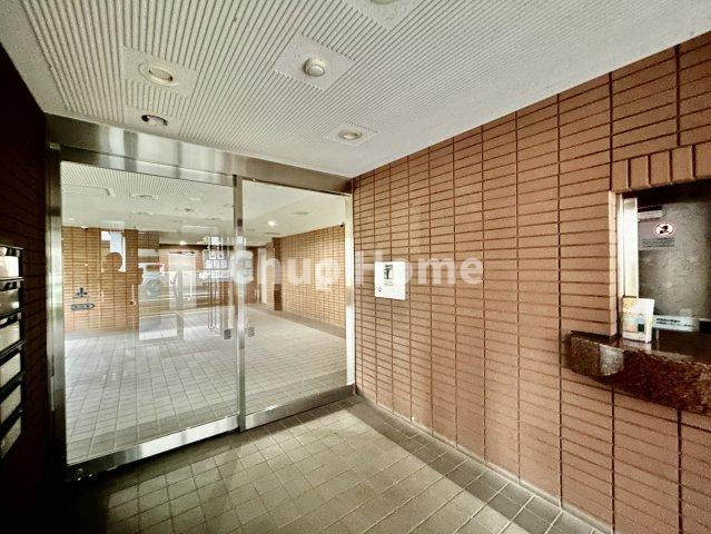 ライオンズマンション一之江壱番館の防犯設備|【オートロック】オートロックシステムでセキュリティ充実。当たり前ですが、安全で安心して暮らすのって大事ですよね。お探しのご条件でオートロック付きの物件を探す方も多いですがやはりセキュリティは大事です。