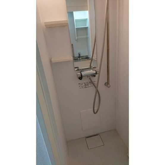 【シャワールーム】