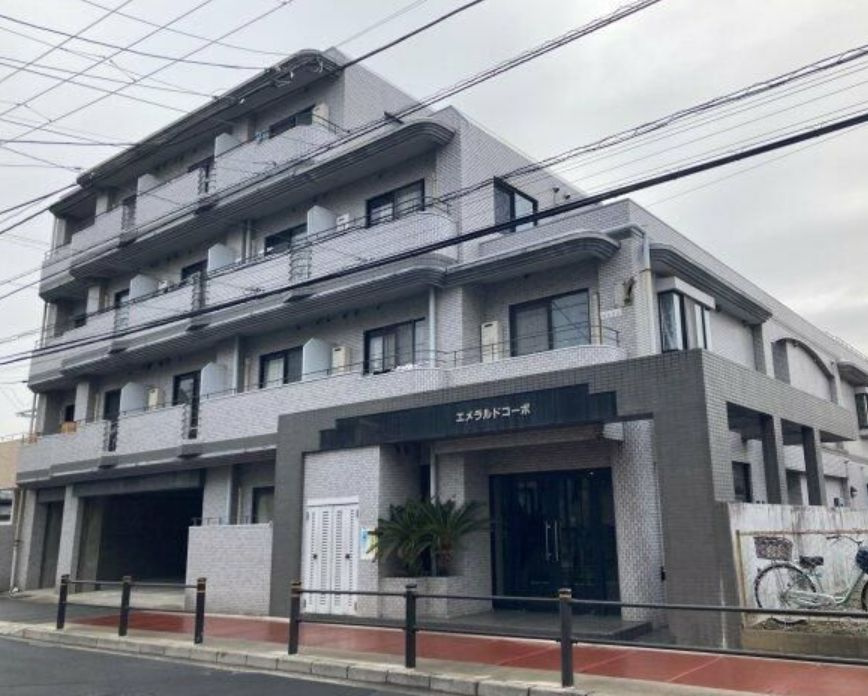エメラルドコーポの玄関