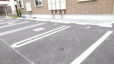 クレシェンドの駐車場