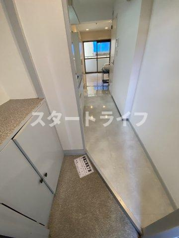 大阪市淀川区東三国５丁目の賃貸マンションの玄関
