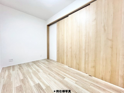 【洋室】 | オリエント豊中アーバンライフ | サイトに掲載されていない箇所の写真、撮影してお届けさせて頂きます！気になる物件で、見たい部分の画像が無い場合は、弊社スタッフまでご連絡下さいませ。お客様の気になる箇所を、カメラにて撮影して参ります！