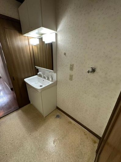 【中古】川越市寺尾中古住宅の独立洗面台